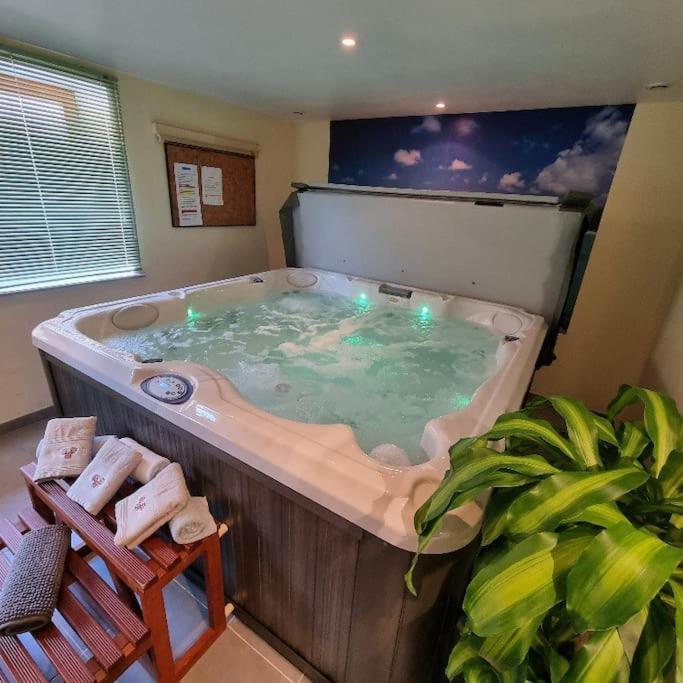 Gite Eglantine 2 A 6 Personnes Avec Spa Et Salle De Jeux Dans La Residence Вантрон Екстер'єр фото